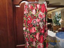 Pretty Floral Skirt Mid-Calf Length - Size Large in Luke AFB, Arizona